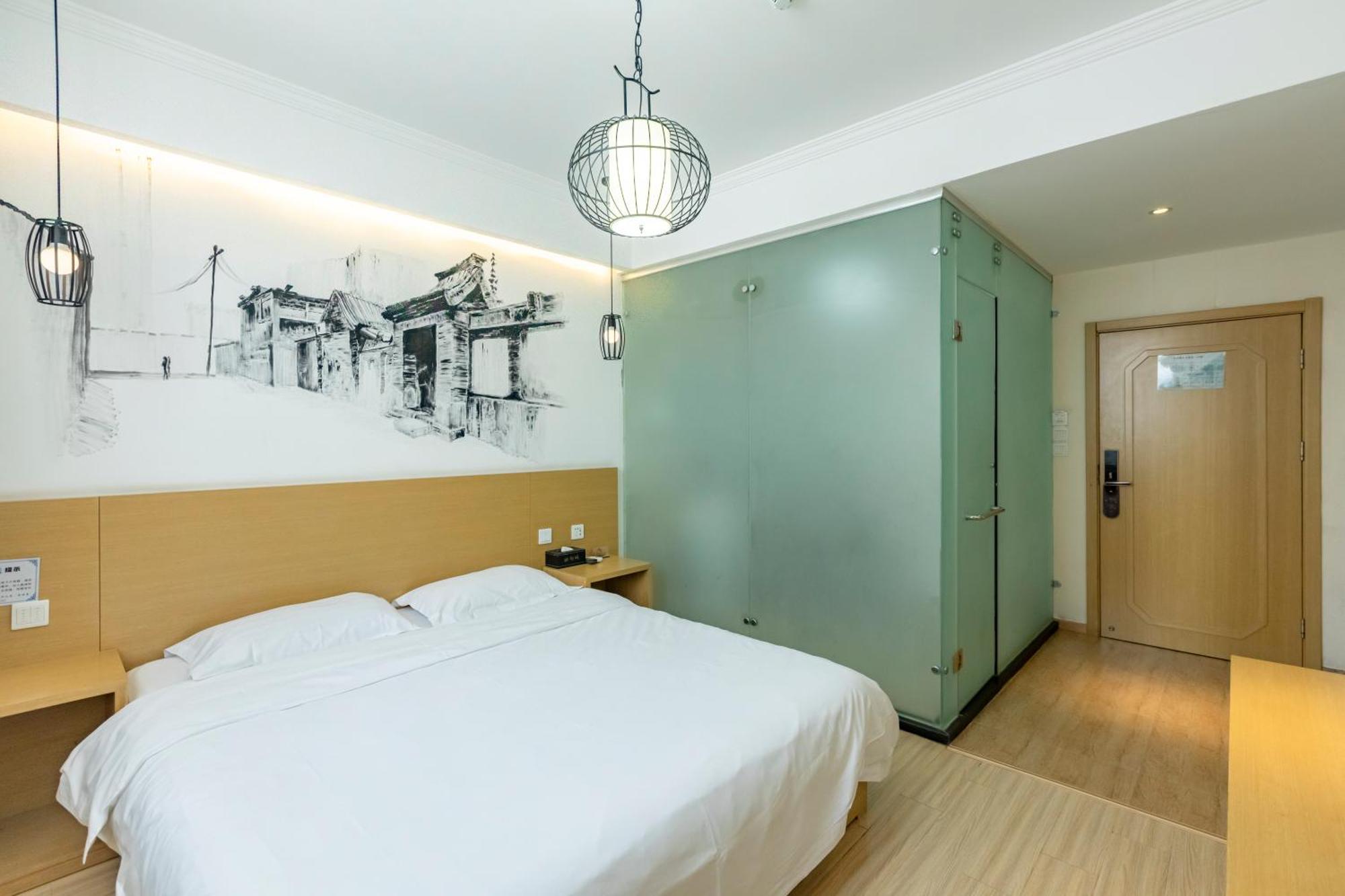 בייג'ינג Happy Dragon City Center Alley Hotel -In The City Center With Big Window&Heater, Ticket Service&Free Coffee&Food Recommendation,Near Tian Anmen Forbiddencity,Easy To Get Traditional Walking Area&Shichahai מראה חיצוני תמונה