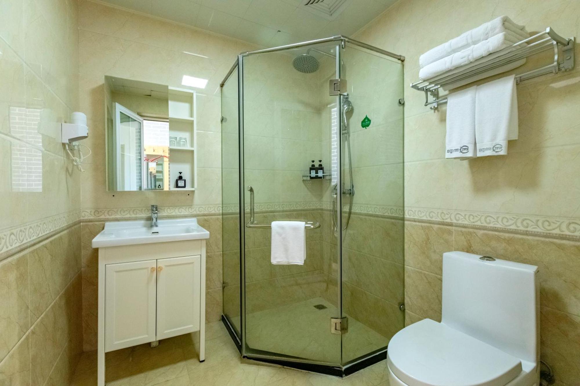 בייג'ינג Happy Dragon City Center Alley Hotel -In The City Center With Big Window&Heater, Ticket Service&Free Coffee&Food Recommendation,Near Tian Anmen Forbiddencity,Easy To Get Traditional Walking Area&Shichahai מראה חיצוני תמונה