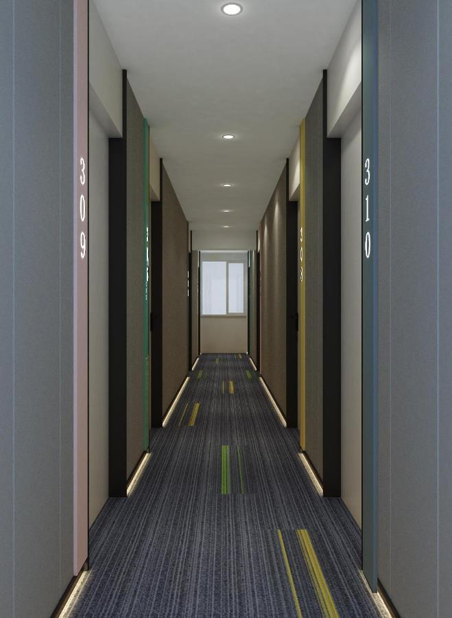 בייג'ינג Happy Dragon City Center Alley Hotel -In The City Center With Big Window&Heater, Ticket Service&Free Coffee&Food Recommendation,Near Tian Anmen Forbiddencity,Easy To Get Traditional Walking Area&Shichahai מראה חיצוני תמונה